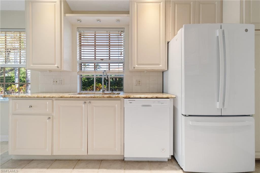 5065 Ventura Ct, Naples, FL 34109-10
