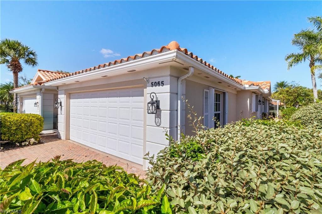 5065 Ventura Ct, Naples, FL 34109-4
