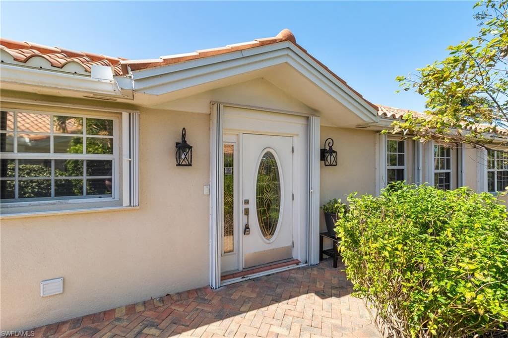 5065 Ventura Ct, Naples, FL 34109-5