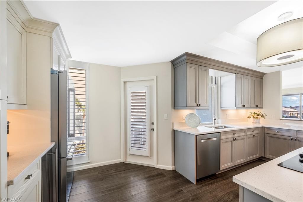 9790 Gulf Shore Dr 204, Naples, FL 34108-11