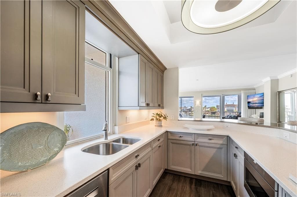 9790 Gulf Shore Dr 204, Naples, FL 34108-13