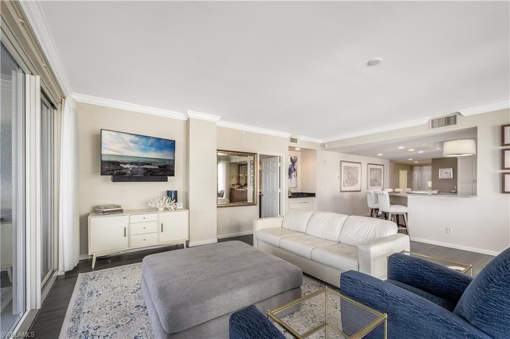 9790 Gulf Shore Dr 204, Naples, FL 34108-18