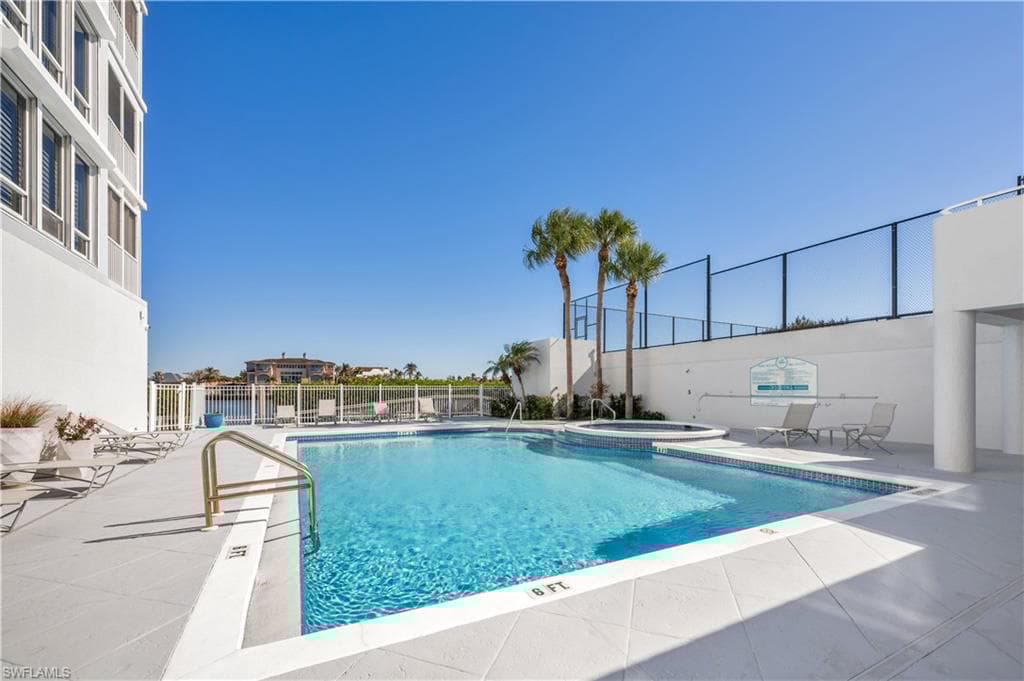 9790 Gulf Shore Dr 204, Naples, FL 34108-37