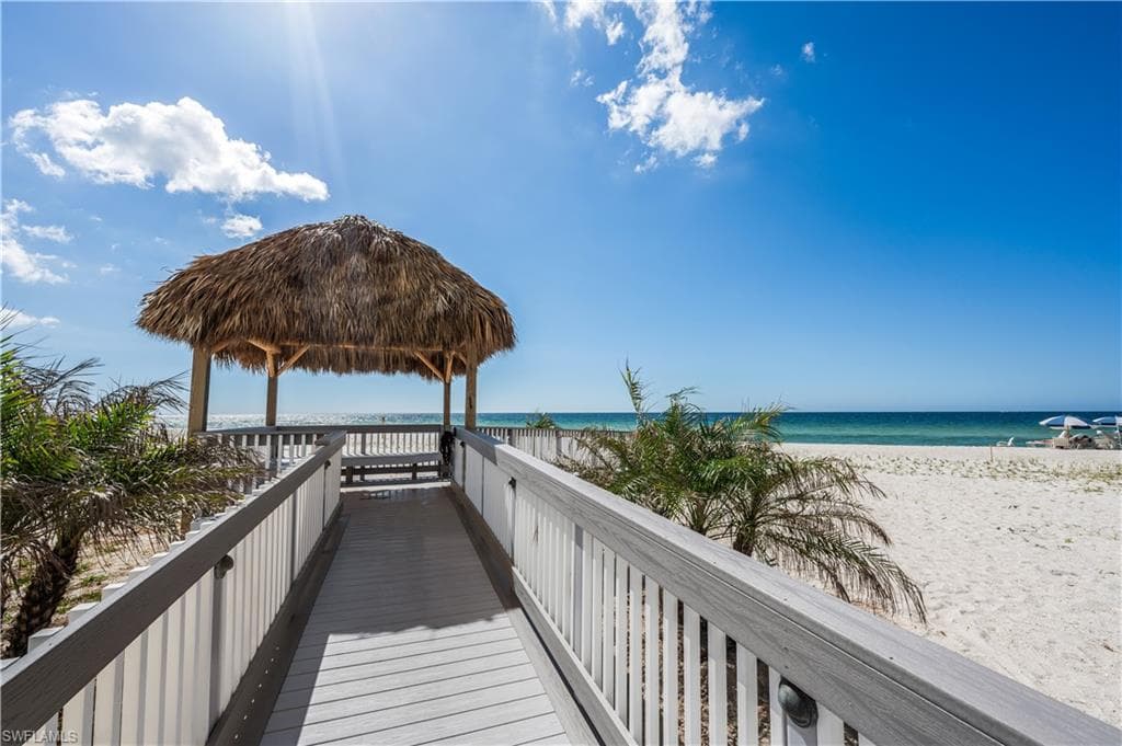 9790 Gulf Shore Dr 204, Naples, FL 34108-5