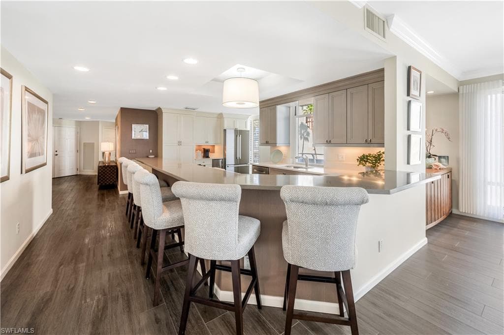 9790 Gulf Shore Dr 204, Naples, FL 34108-6