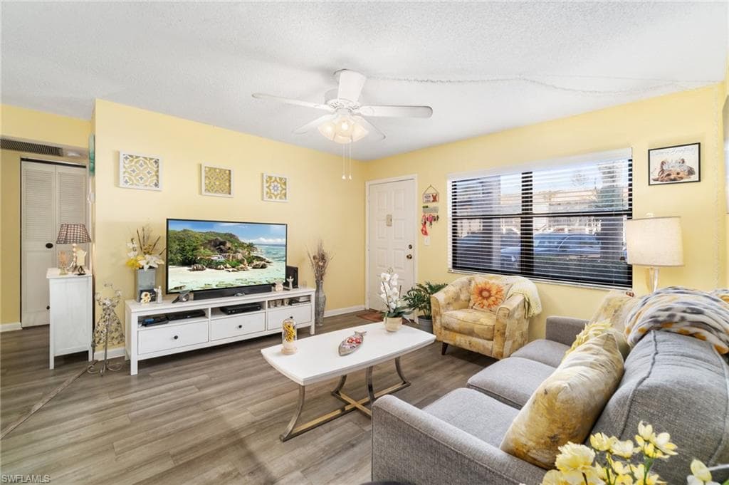 4363 27th Ct SW 2-103, Naples, FL 34116-1