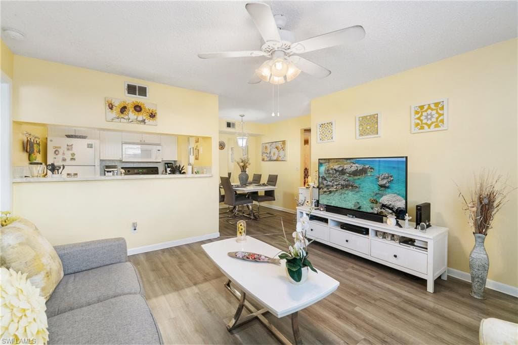 4363 27th Ct SW 2-103, Naples, FL 34116-3