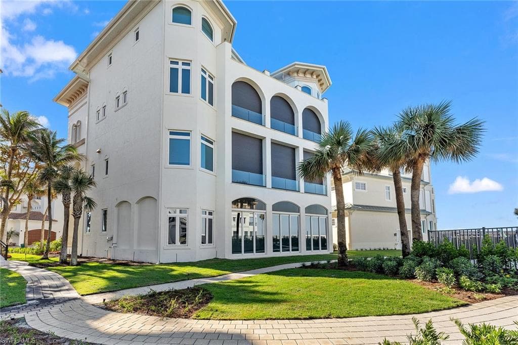 105 Felipe Ln, Bonita Springs, FL 34134-4