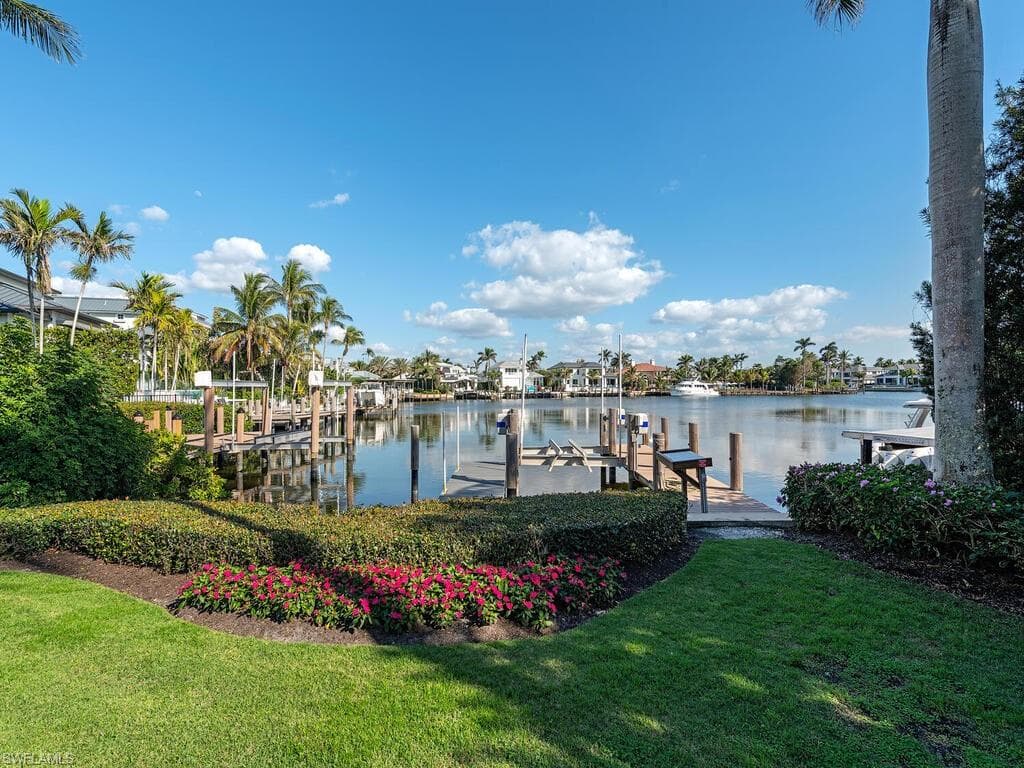1825 Gordon Dr E, Naples, FL 34102-9