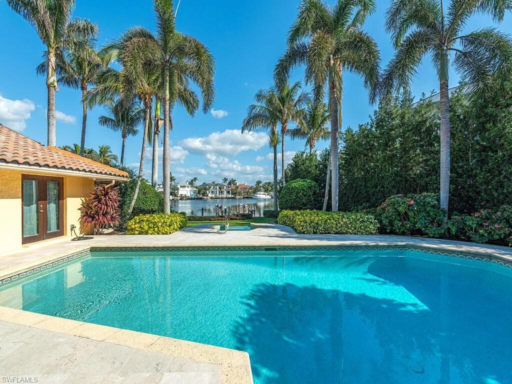 1825 Gordon Dr E, Naples, FL 34102-11