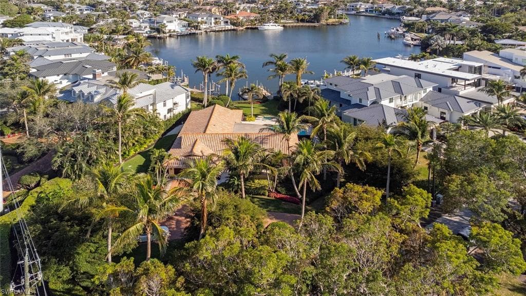 1825 Gordon Dr E, Naples, FL 34102-3