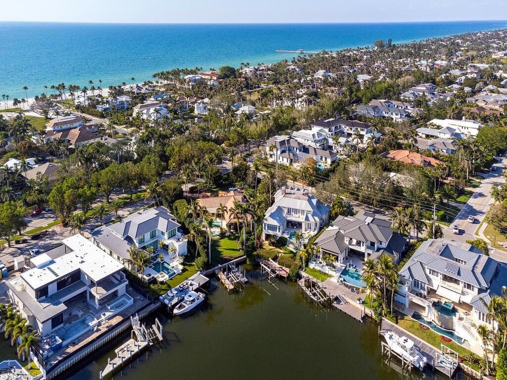 1825 Gordon Dr E, Naples, FL 34102-4