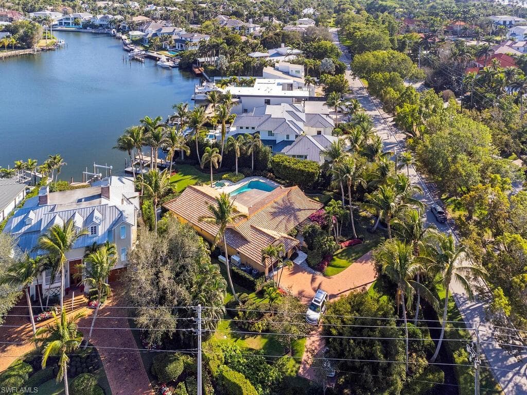 1825 Gordon Dr E, Naples, FL 34102-5