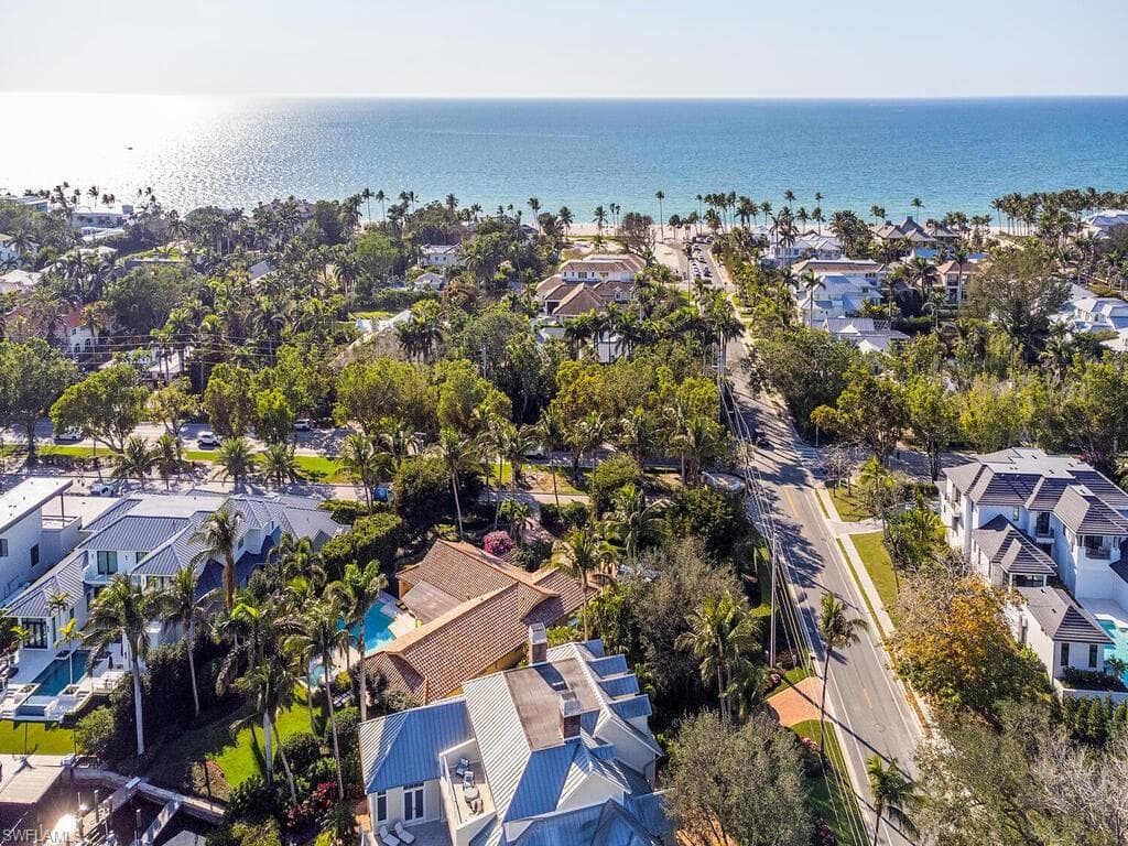 1825 Gordon Dr E, Naples, FL 34102-6