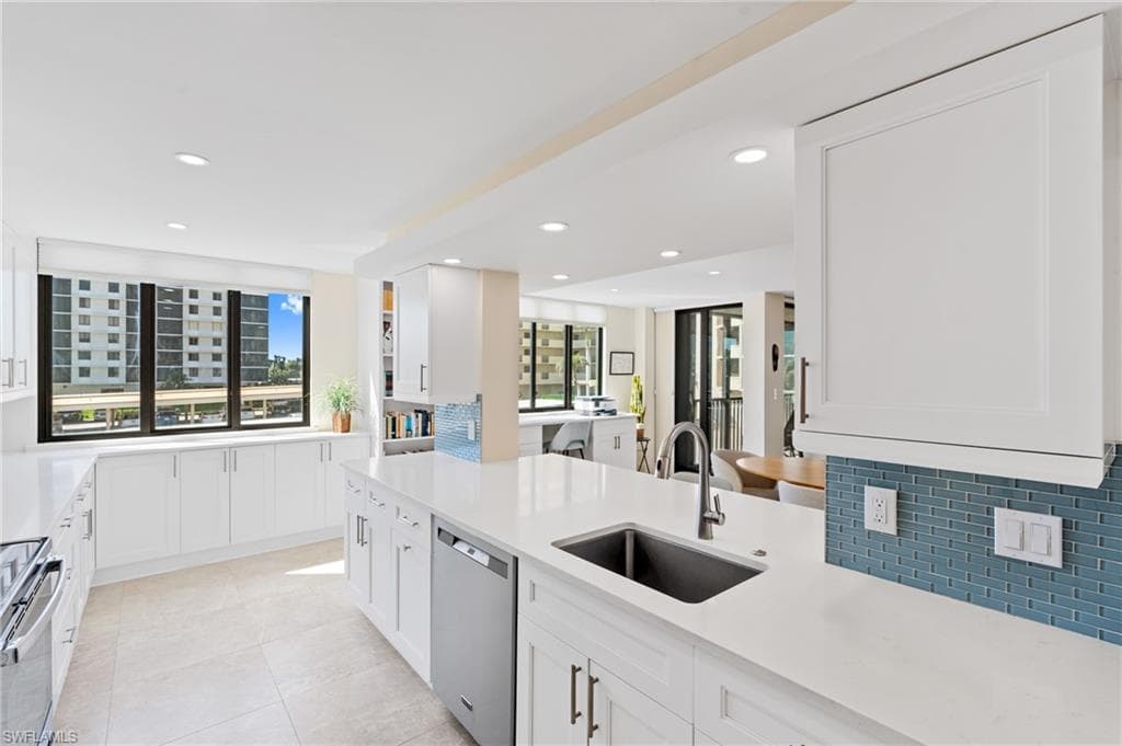 17 Bluebill Ave 101, Naples, FL 34108-15