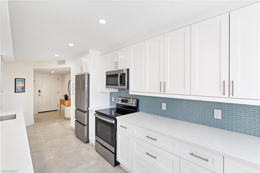 17 Bluebill Ave 101, Naples, FL 34108-16