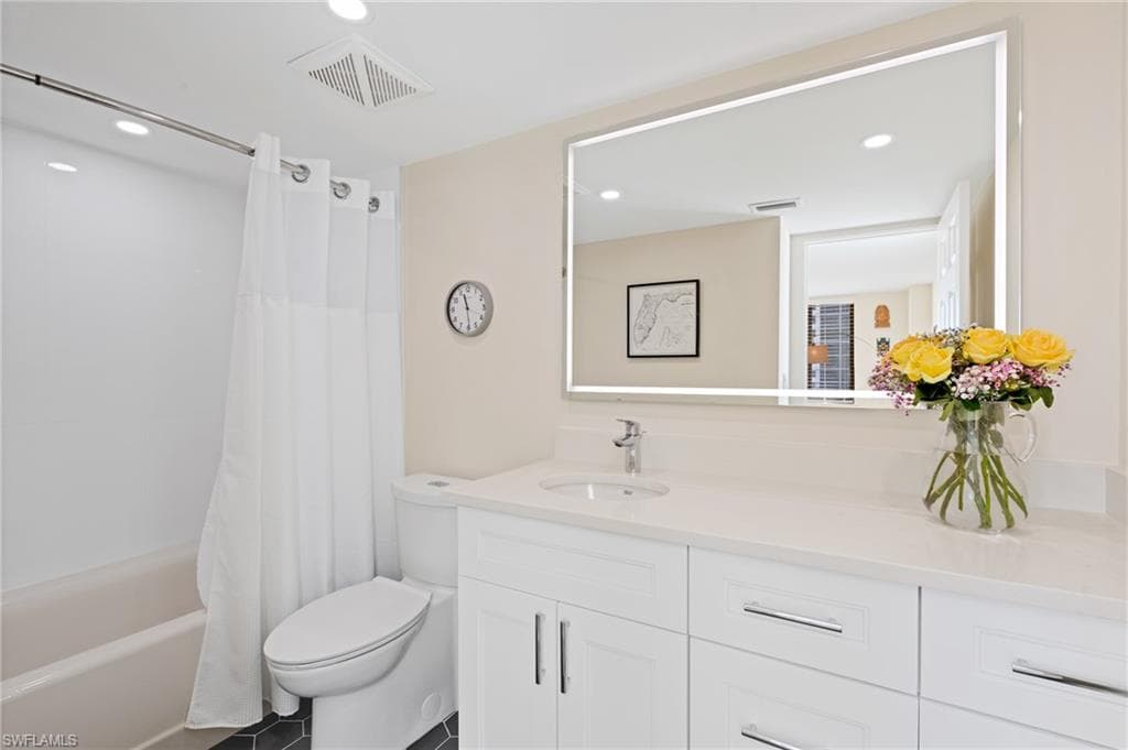 17 Bluebill Ave 101, Naples, FL 34108-28