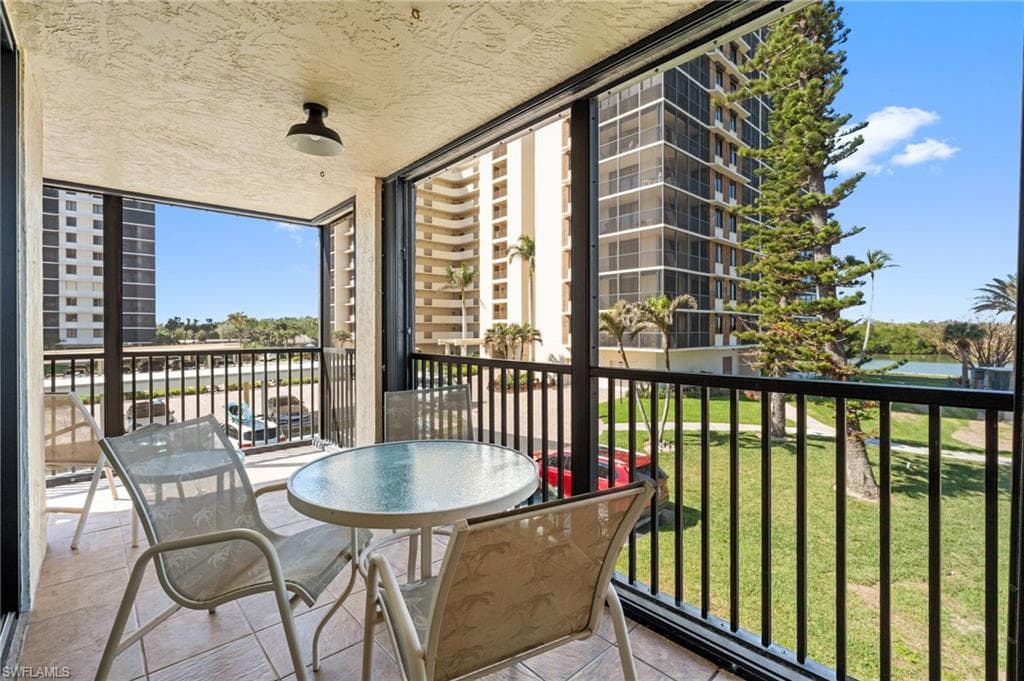 17 Bluebill Ave 101, Naples, FL 34108-30