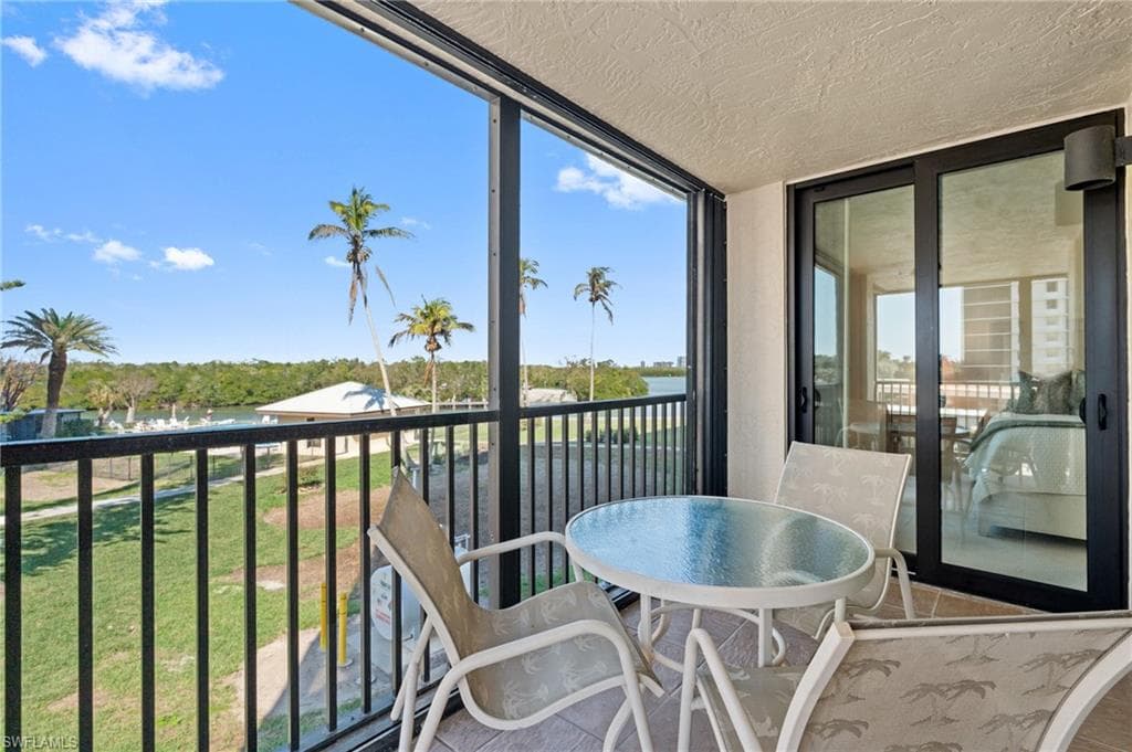 17 Bluebill Ave 101, Naples, FL 34108-33