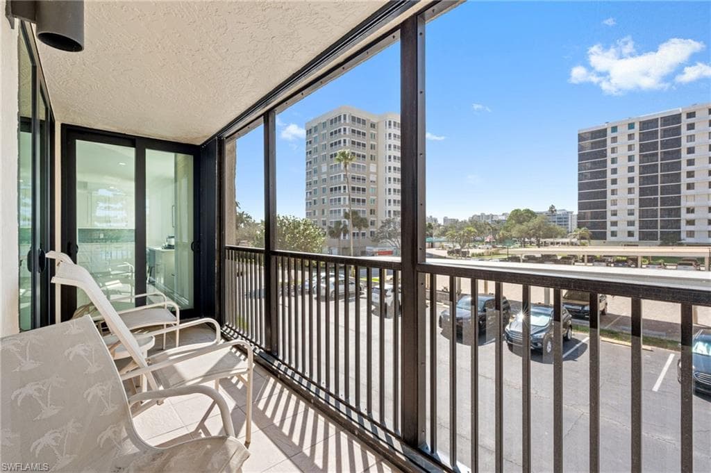 17 Bluebill Ave 101, Naples, FL 34108-34