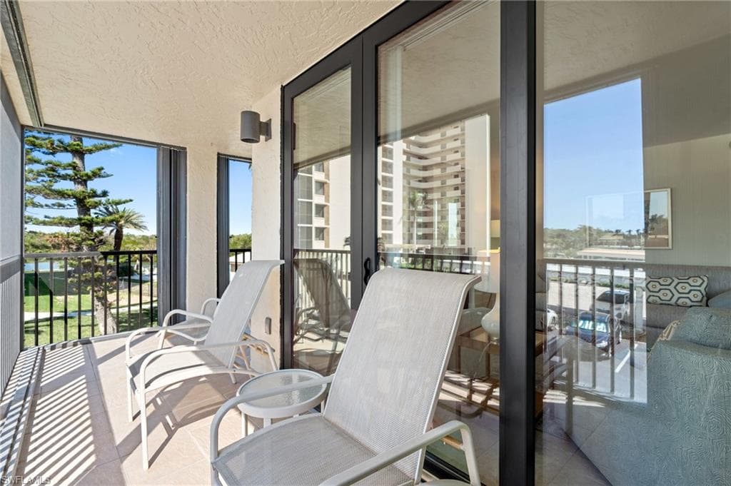 17 Bluebill Ave 101, Naples, FL 34108-35