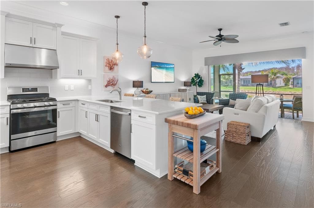 28528 Lobos Cir, Bonita Springs, FL 34135-9