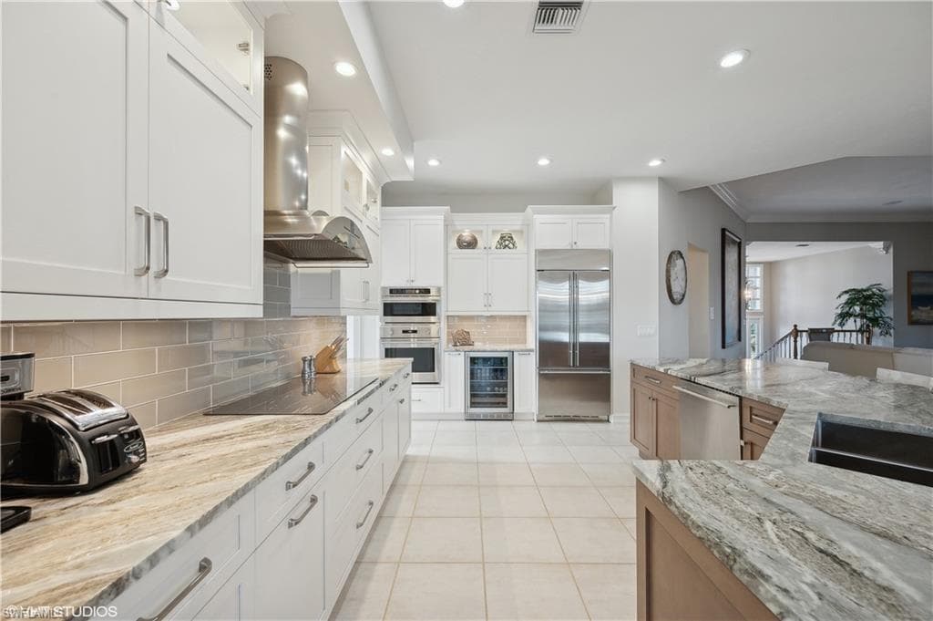 446 Bayside Ave, Naples, FL 34108-9