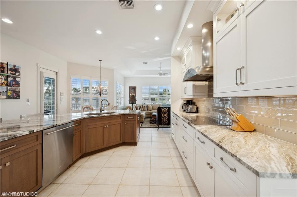 446 Bayside Ave, Naples, FL 34108-11