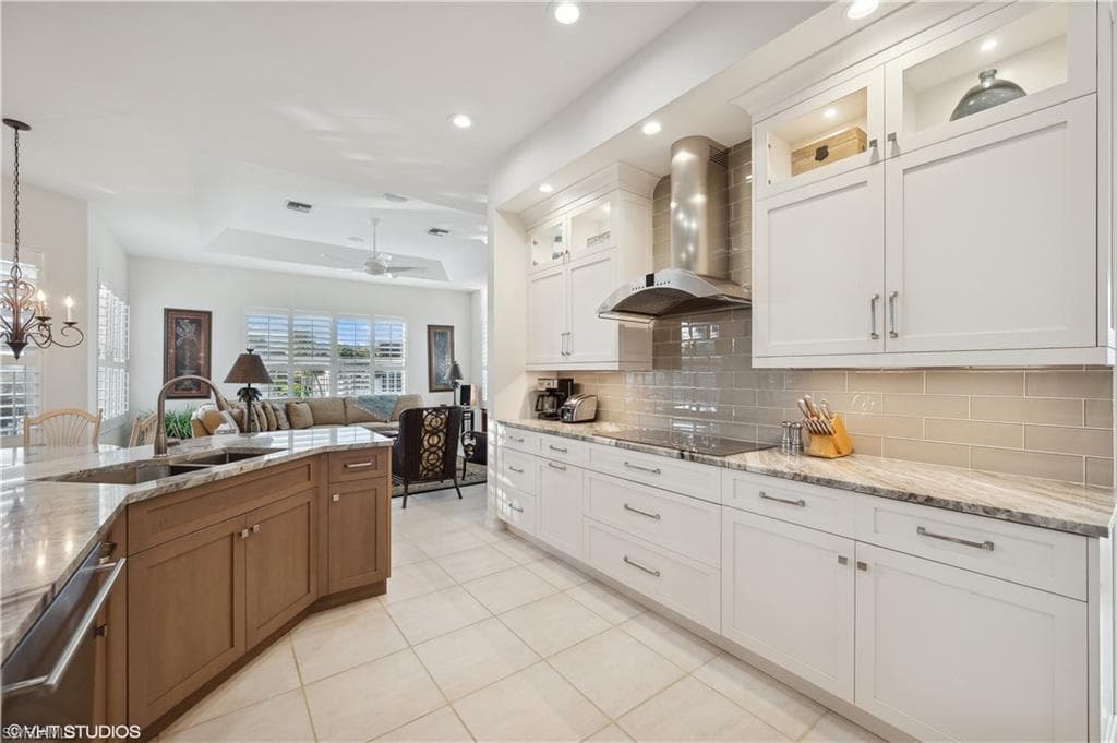 446 Bayside Ave, Naples, FL 34108-12