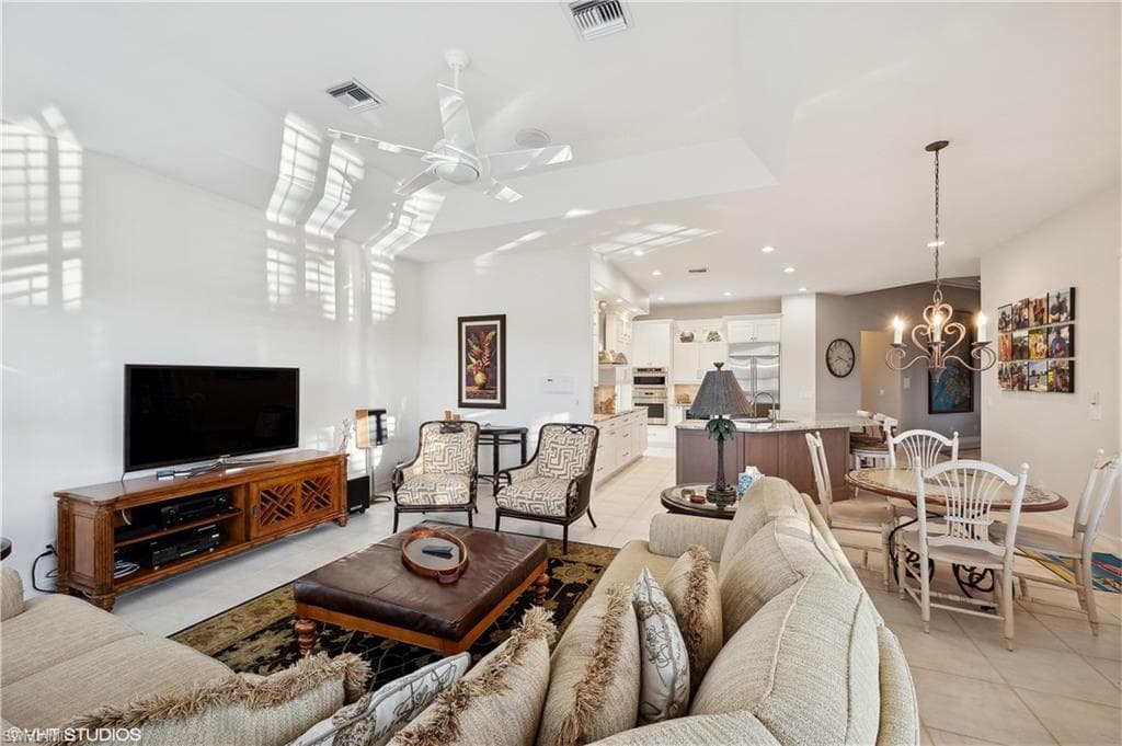 446 Bayside Ave, Naples, FL 34108-25
