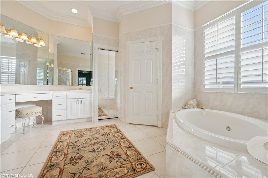446 Bayside Ave, Naples, FL 34108-33