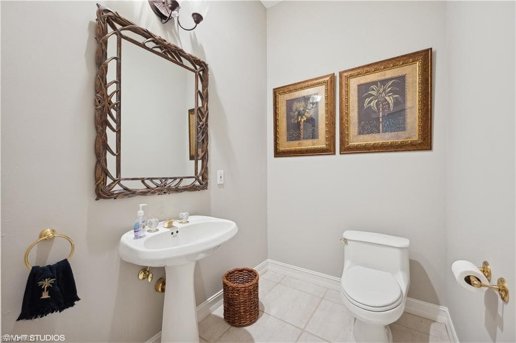 446 Bayside Ave, Naples, FL 34108-35
