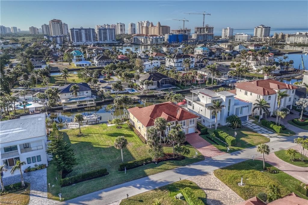 446 Bayside Ave, Naples, FL 34108-2
