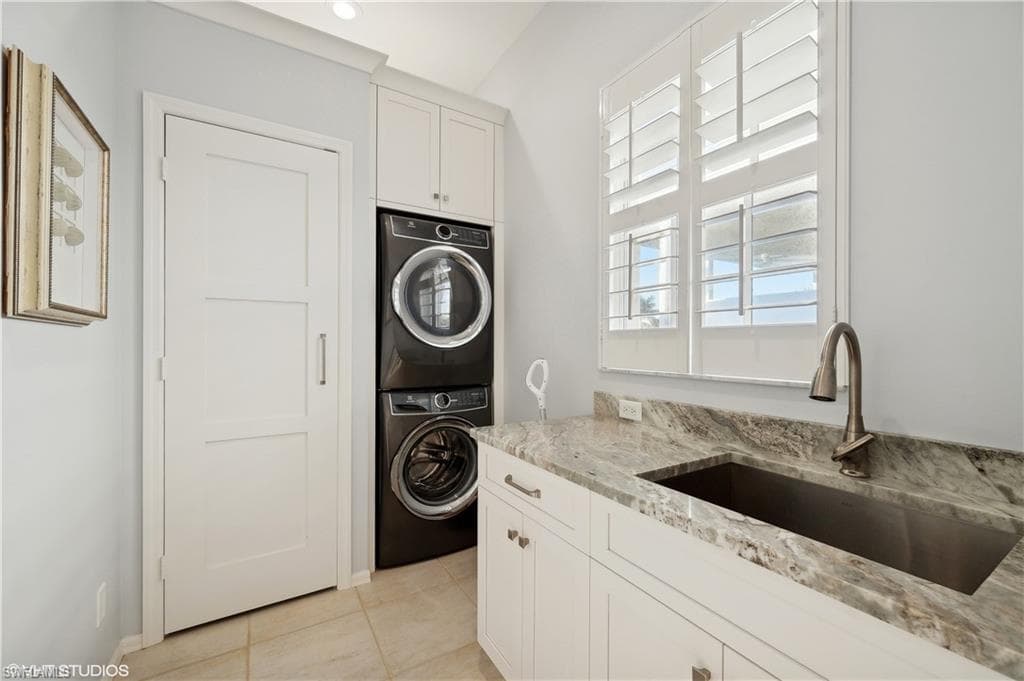 446 Bayside Ave, Naples, FL 34108-44