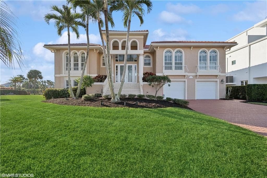 446 Bayside Ave, Naples, FL 34108-4