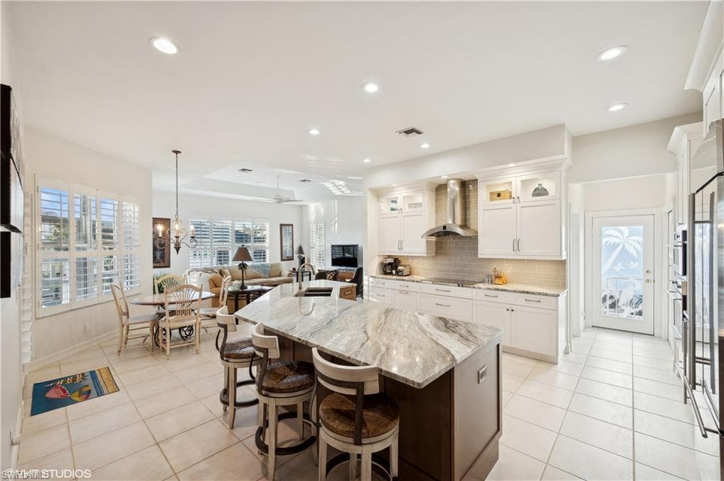 446 Bayside Ave, Naples, FL 34108-5