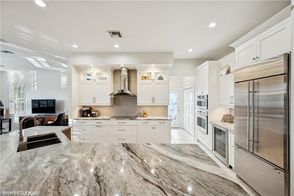 446 Bayside Ave, Naples, FL 34108-7