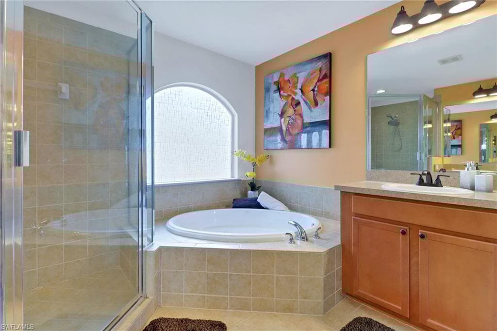 1581 Birdie Dr, Naples, FL 34120-16
