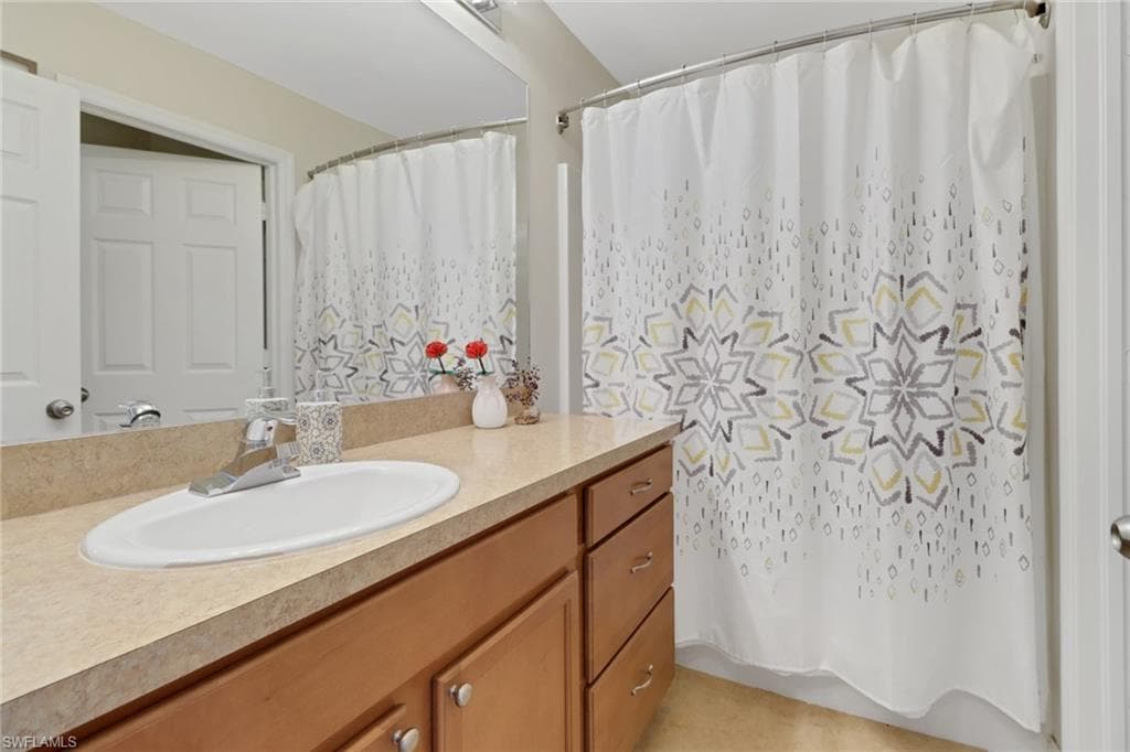 1581 Birdie Dr, Naples, FL 34120-21