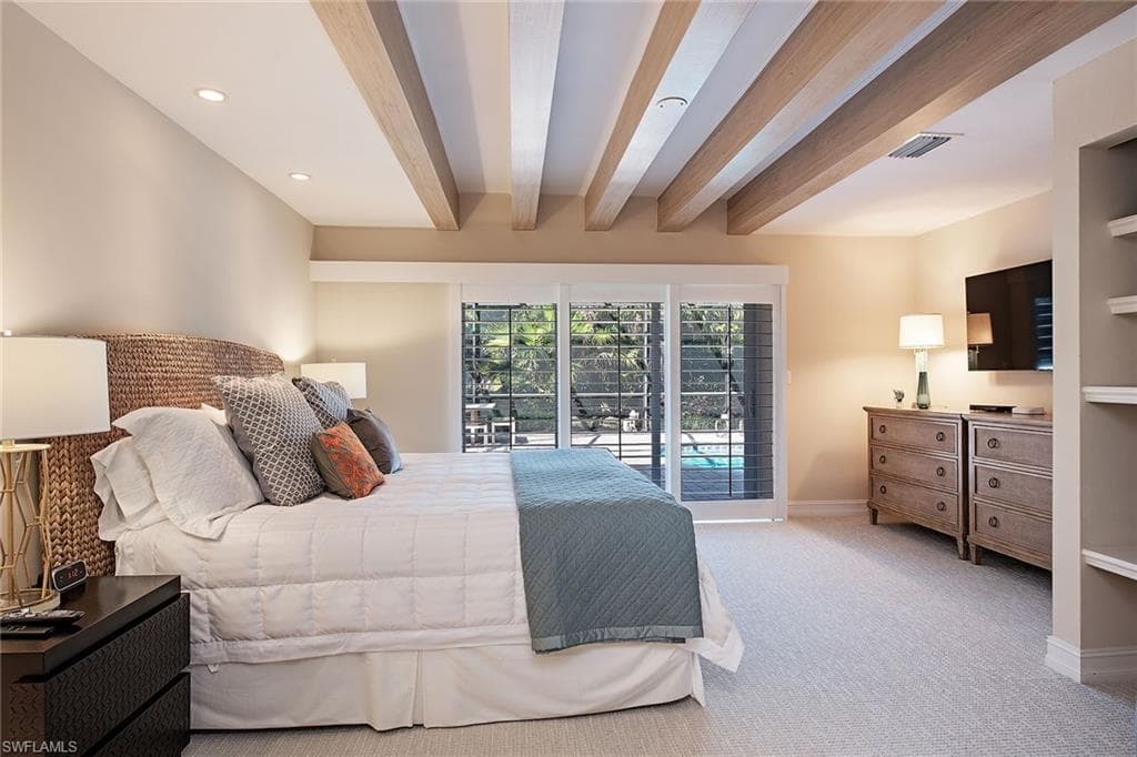 812 Bentwood Dr, Naples, FL 34108-9
