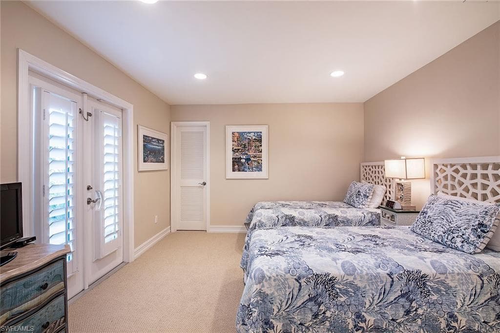812 Bentwood Dr, Naples, FL 34108-12