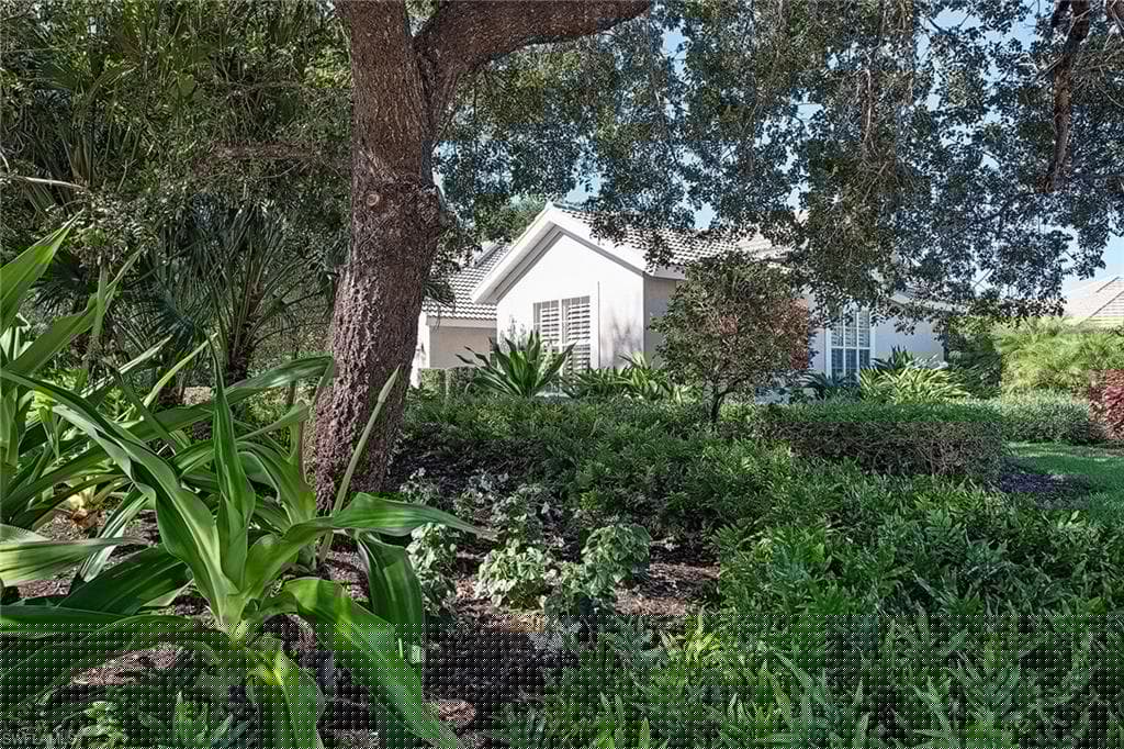 812 Bentwood Dr, Naples, FL 34108-14