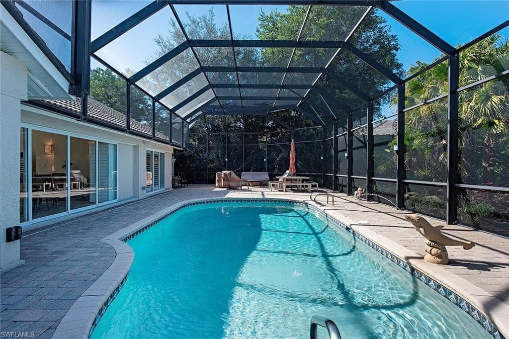 812 Bentwood Dr, Naples, FL 34108-3