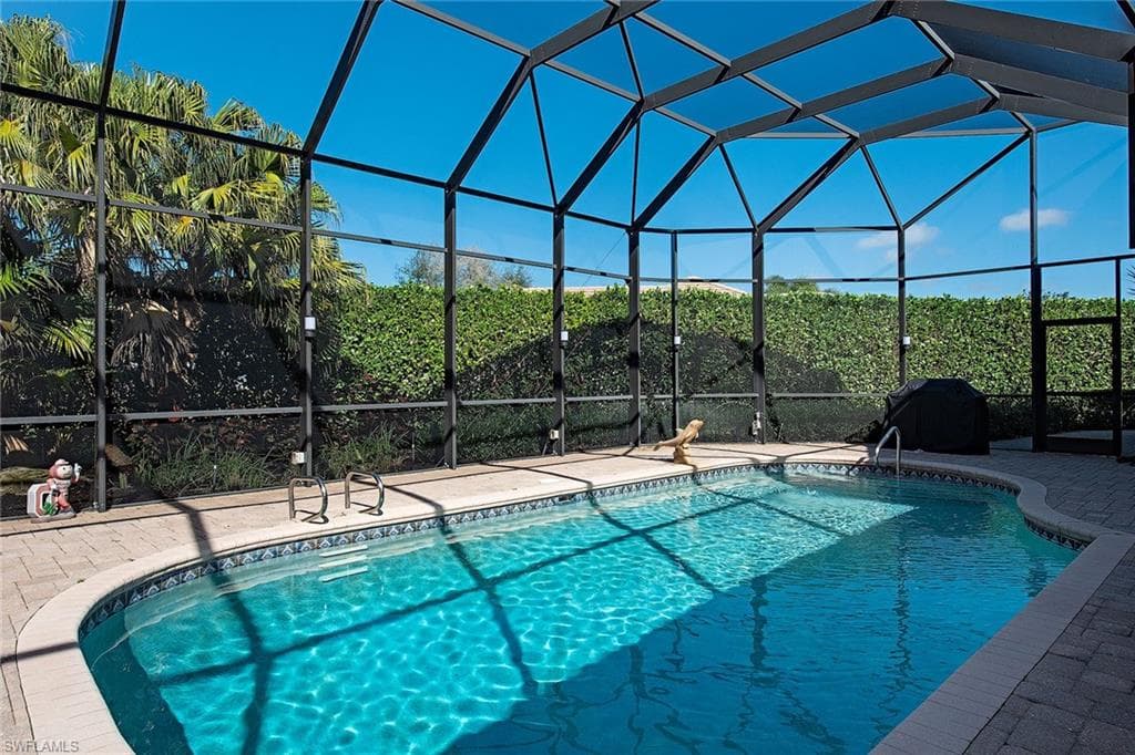 812 Bentwood Dr, Naples, FL 34108-4
