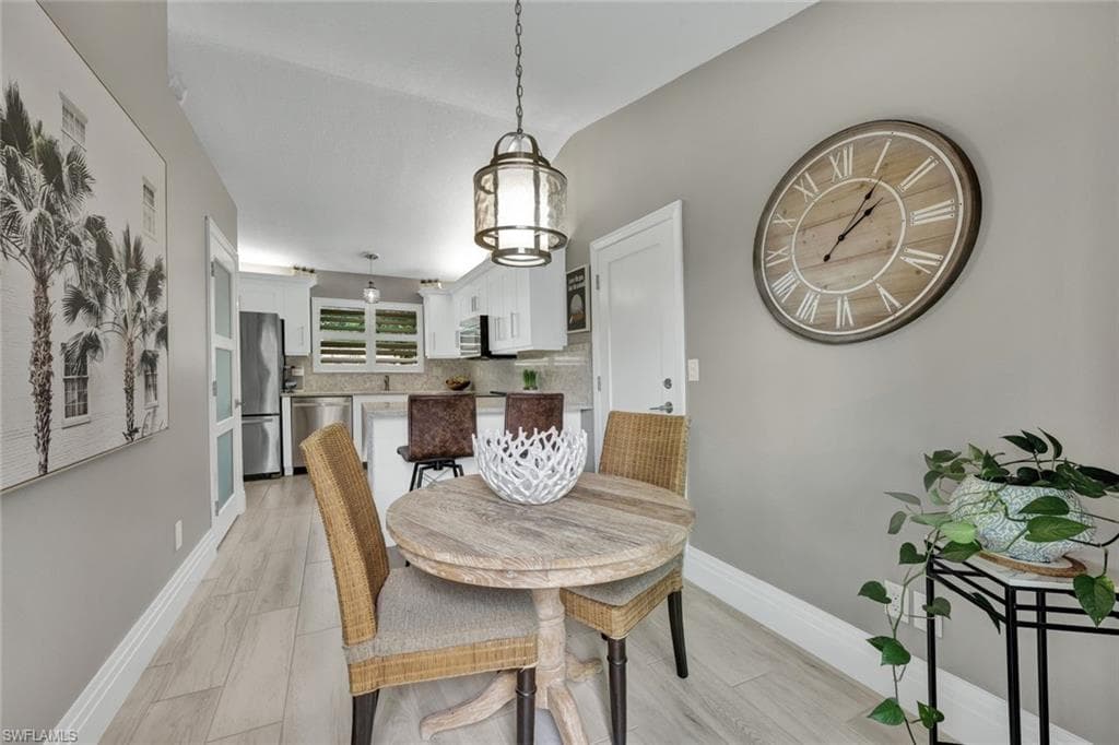 357 Emerald Bay Cir Q1, Naples, FL 34110-16