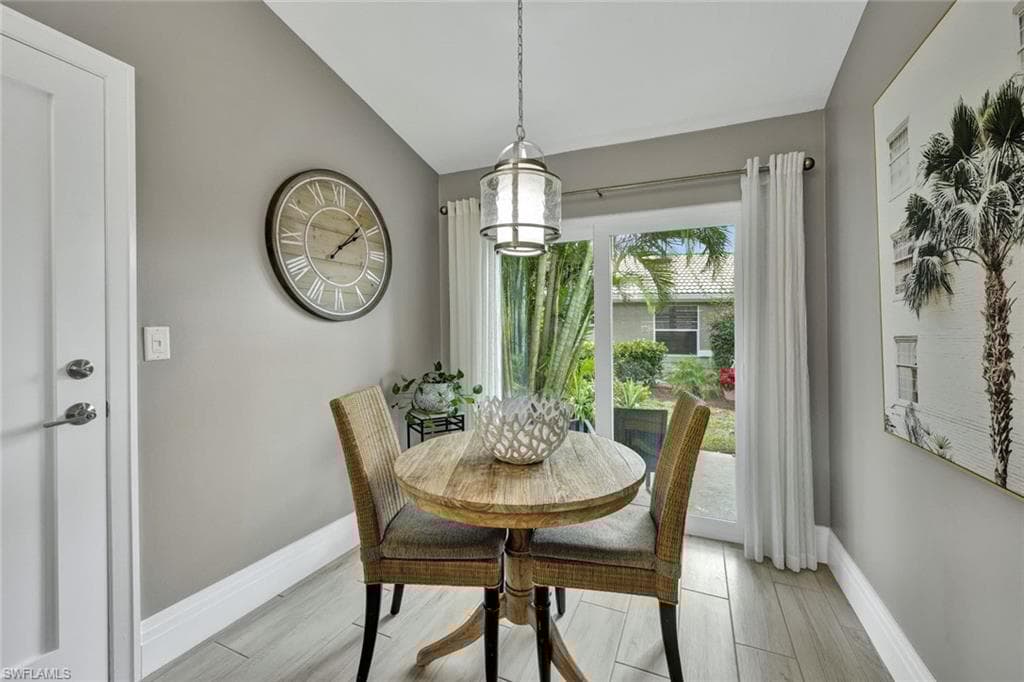 357 Emerald Bay Cir Q1, Naples, FL 34110-17
