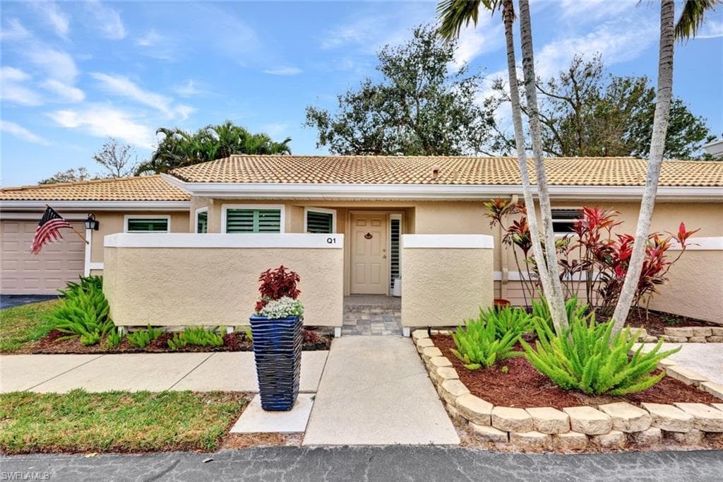 357 Emerald Bay Cir Q1, Naples, FL 34110-2