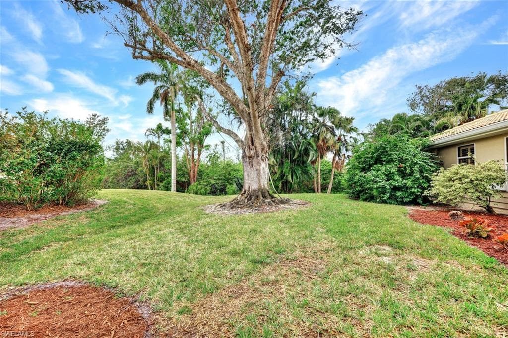 357 Emerald Bay Cir Q1, Naples, FL 34110-34
