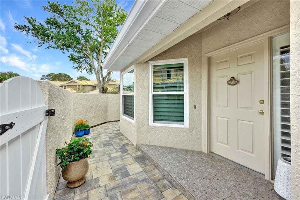 357 Emerald Bay Cir Q1, Naples, FL 34110-3