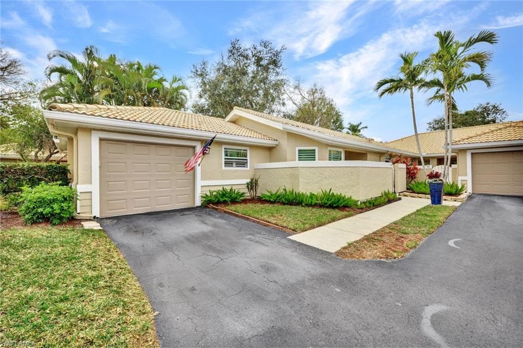 357 Emerald Bay Cir Q1, Naples, FL 34110-40
